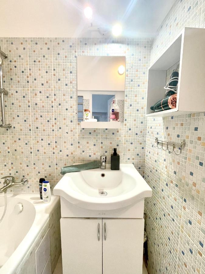 White Apartment Near The Famous New York Cafe ブダペスト エクステリア 写真