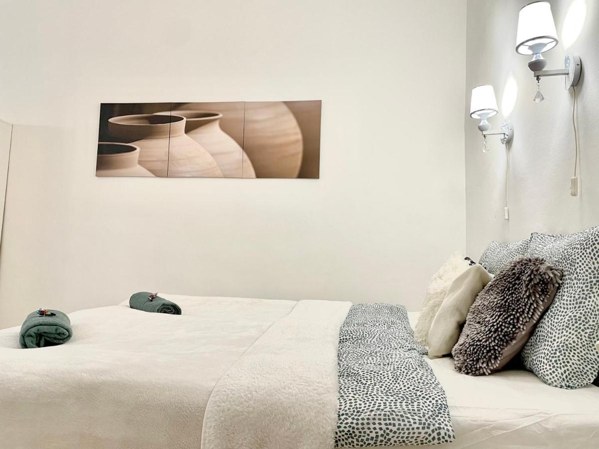 White Apartment Near The Famous New York Cafe ブダペスト エクステリア 写真